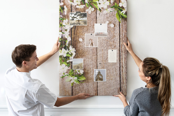 Memo cork board Flowers on a background of wooden boards