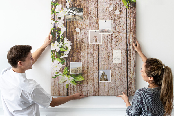 Memo cork board Flowers on a background of wooden boards