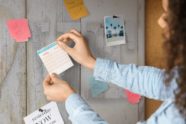 Cork memo board Love lettering