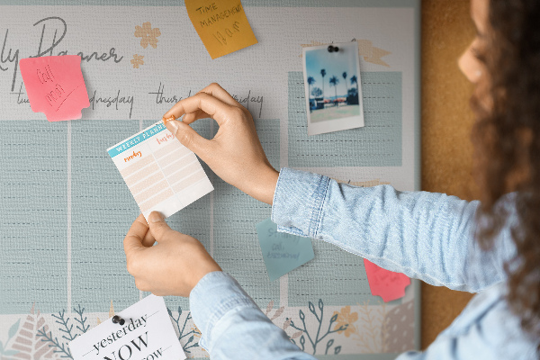 Cork board Weekly schedule