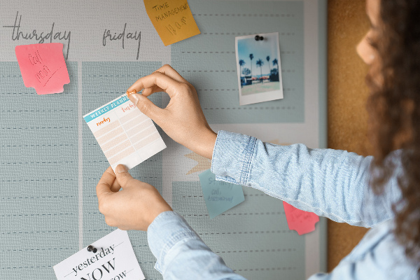 Cork board Weekly schedule
