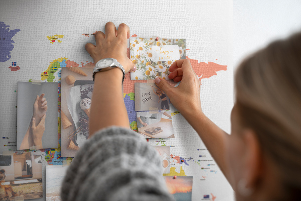 Cork board Flag map