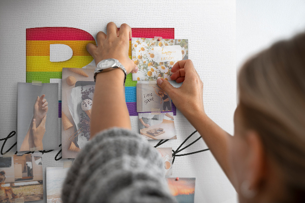 Cork memo board Be yourself lettering