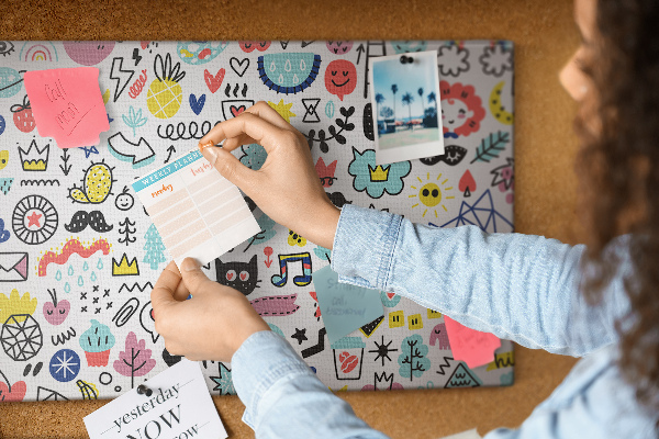 Cork memo board Picture sketches