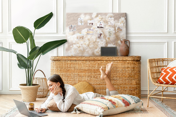 Cork display board Small white flowers
