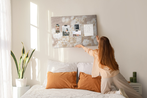 Cork display board Small white flowers