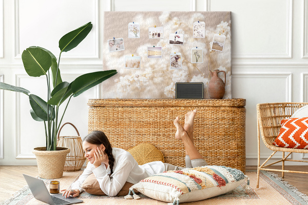 Cork display board Small white flowers