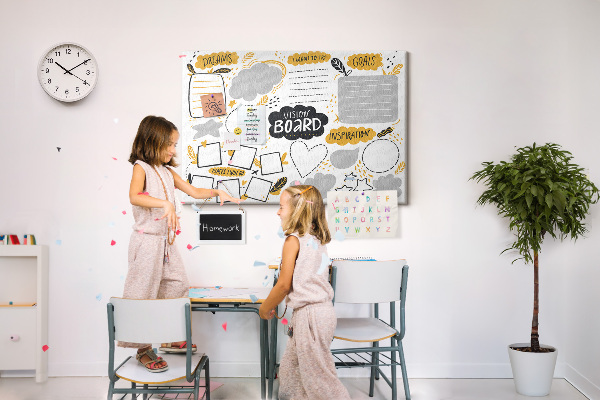 Cork board New Year's goals