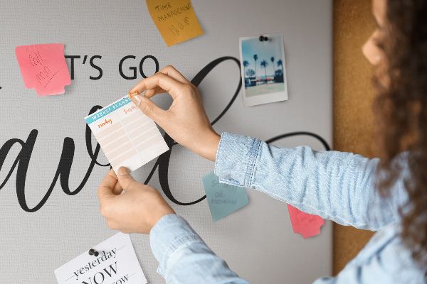Cork memo board Travel lettering