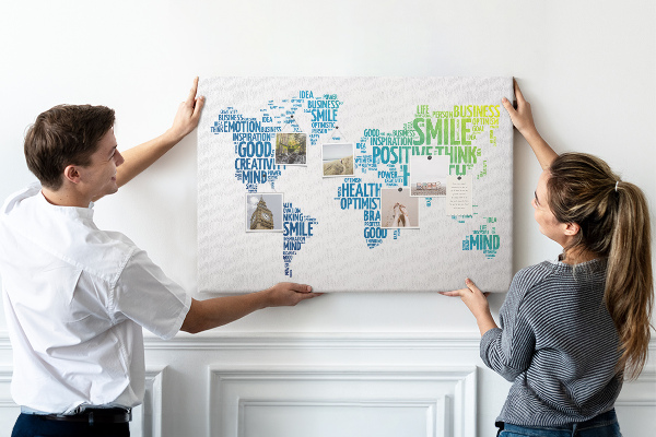 Cork board Kind words map