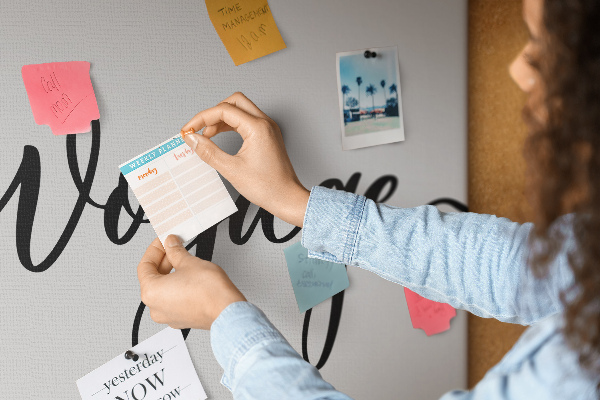 Cork memo board Bon voyage lettering