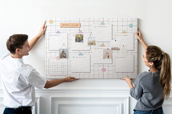 Cork memo board Weekly plan