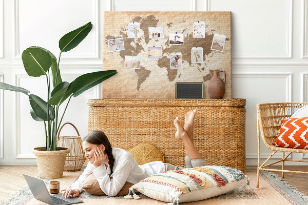 Cork board Painted world map