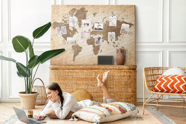 Cork board Painted world map