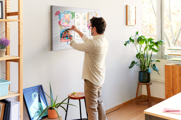 Cork board Colorful country names