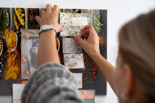 Magnetic board spices on spoons design