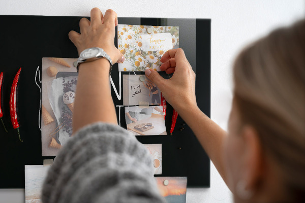 Magnetic board with Bon appetit inscription
