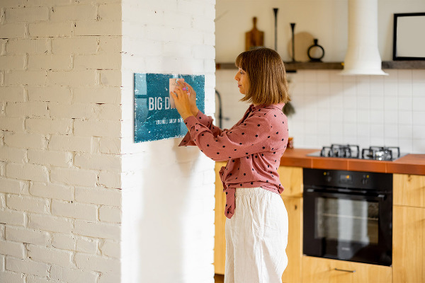 Magnetic board with motivational text