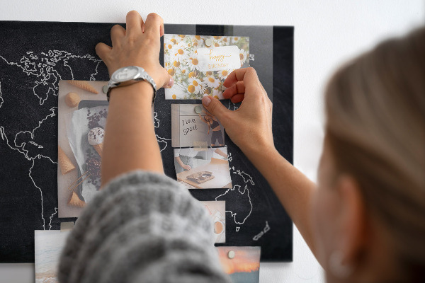 Magnetic board world map outline