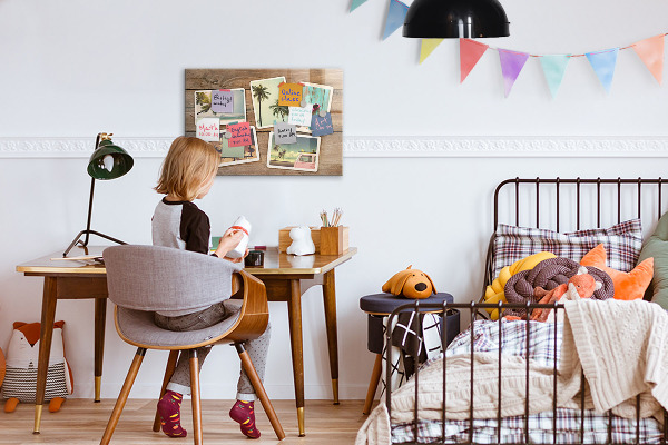 Magnetic wall board for polariod photos