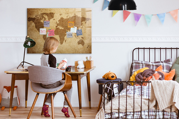 Magnetic dry erase board World map as an inspiration board