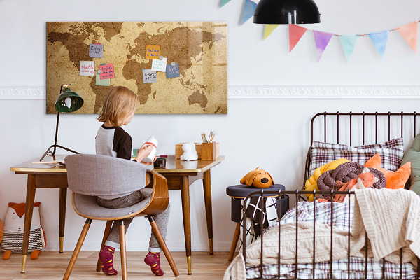 Magnetic dry erase board World map as an inspiration board