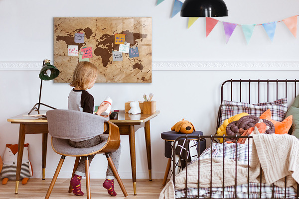 Dry erase board magnetic A world map for jotting down memories