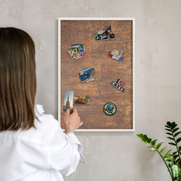 Magnetic board for travel magnets in a white frame Rusty elegance
