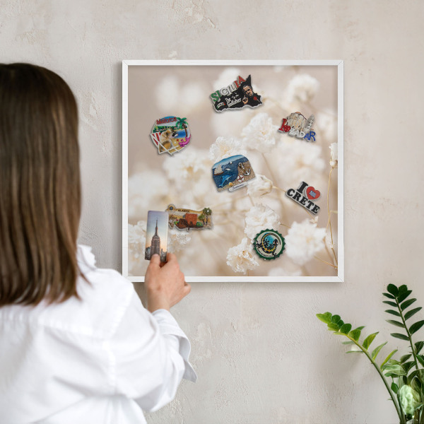 Decorative magnet board with a white frame Beige flowers