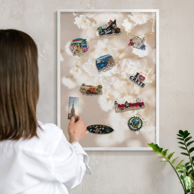 Decorative magnet board with a white frame Beige flowers