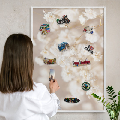 Decorative magnet board with a white frame Beige flowers