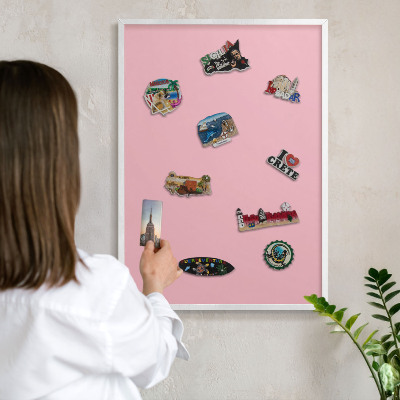 Magnetic board for travel magnets in a white frame Light pink