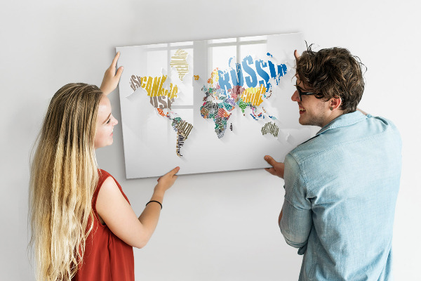 Dry erase board magnetic A world map with personal memories