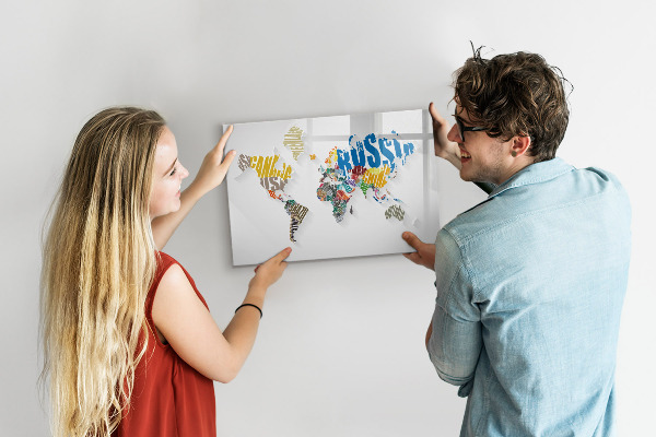 Dry erase board magnetic A world map with personal memories
