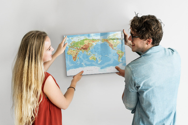Dry erase board magnetic World map with photos and accessories