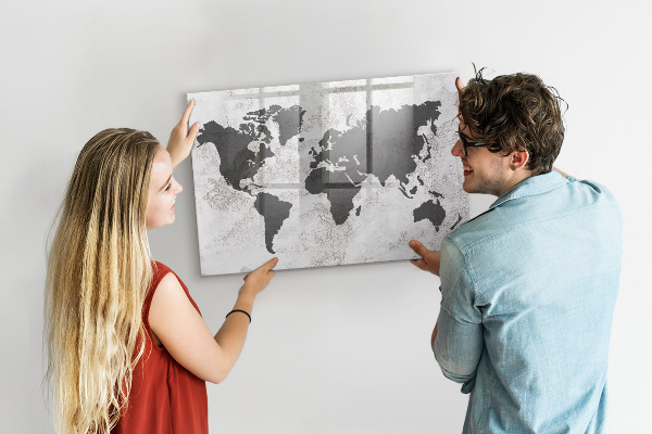 Dry erase board magnetic A world map with memories and notes