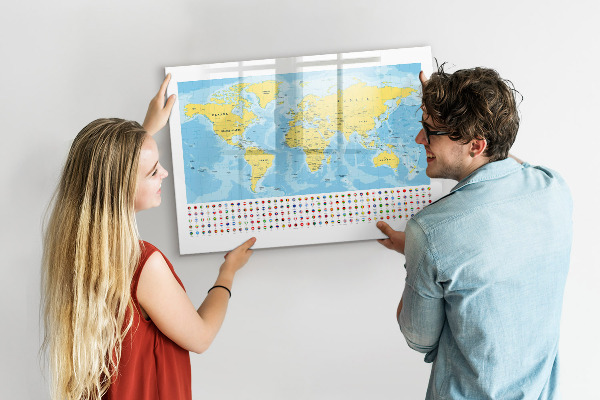 Dry erase board magnetic A world map for personalization and memories