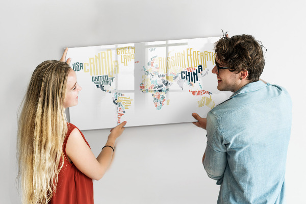 Dry erase board magnetic A world map with personal memories