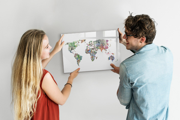 Dry erase board magnetic A world map with personal memories