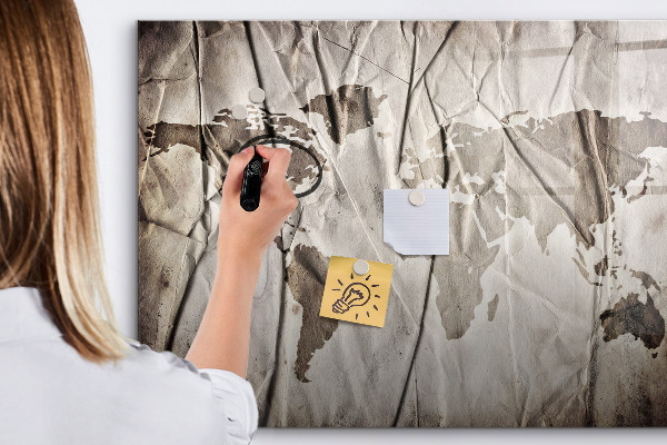 Dry erase board magnetic World map with photos and accessories