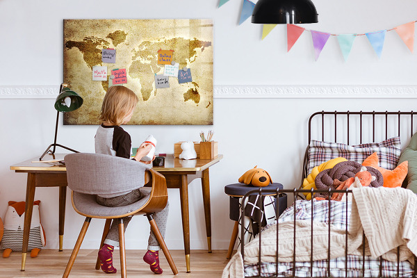 Dry erase board magnetic A world map with personal memories