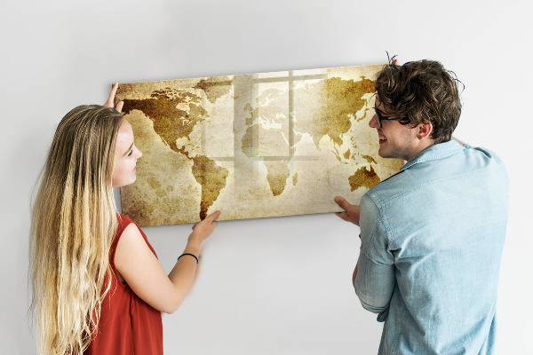 Dry erase board magnetic A world map with personal memories