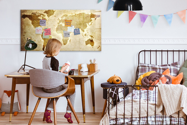 Dry erase board magnetic A world map with personal memories
