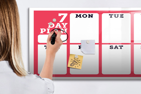 Dry erase board magnetic Weekly plan with space for photos