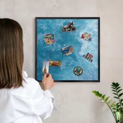Vacation magnet board with a black frame Ocean waves
