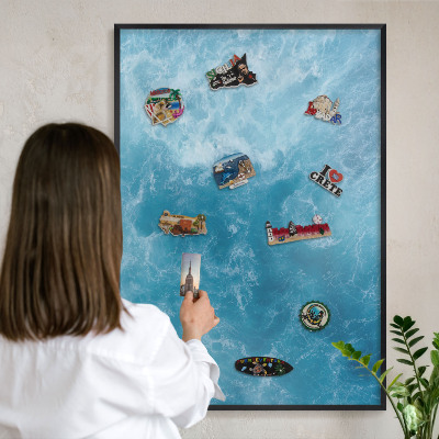 Vacation magnet board with a black frame Ocean waves