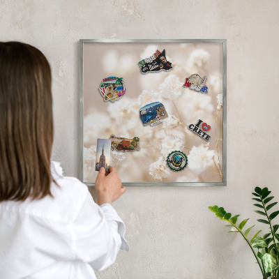 Printed magnet board in a silver frame Beige flowers