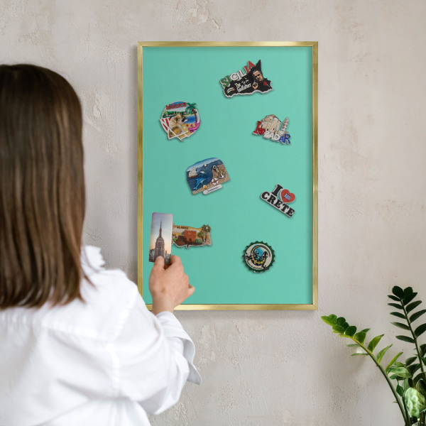 Magnetic board for magnets in a gold frame Strong mint