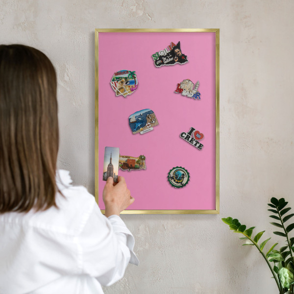 Magnetic board for magnets in a gold frame Cool pink