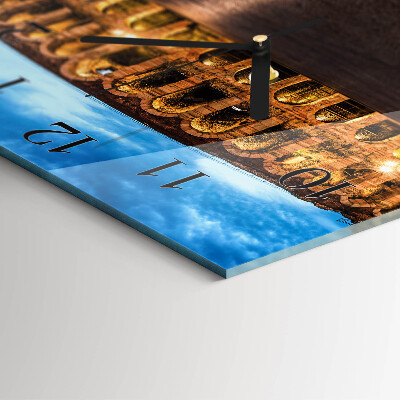 Square wall clock Statue